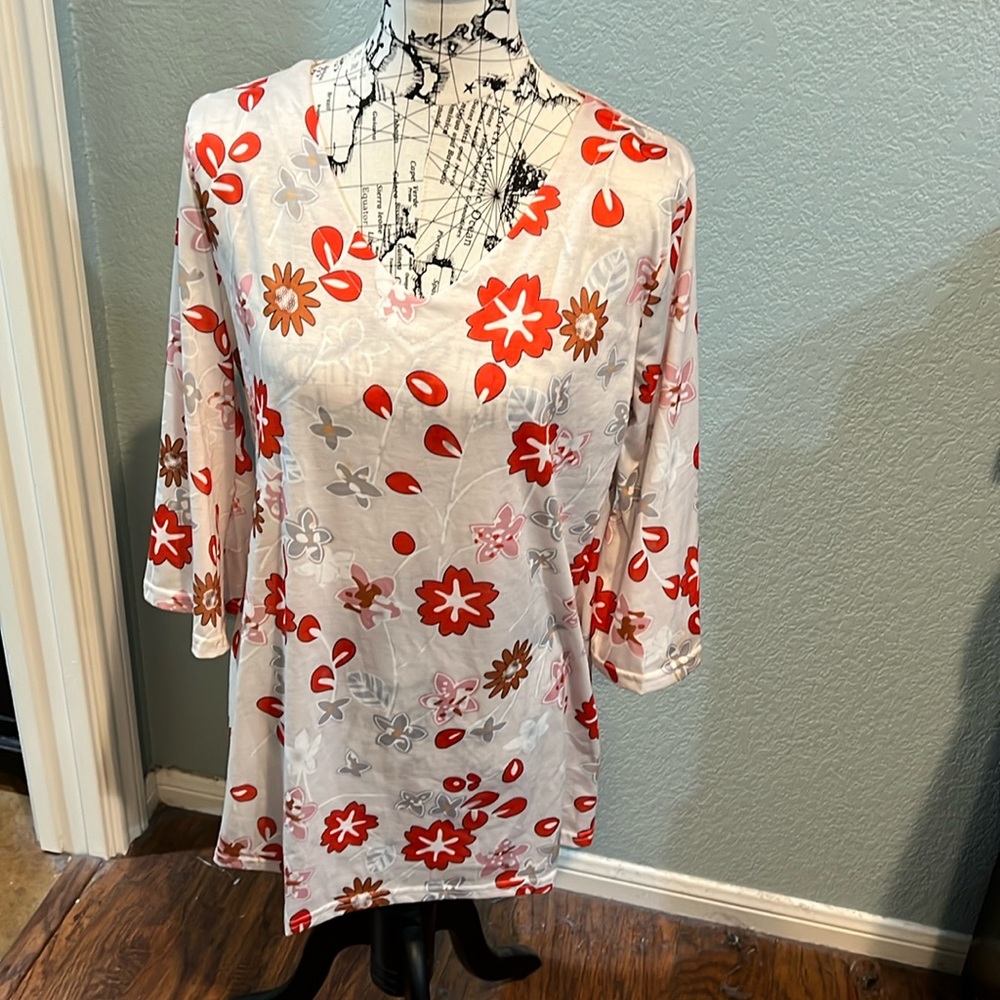 Mid length sleeve floral shirt